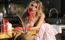 İrem Derici'den Yaza Duygusal Bir Merhaba: 