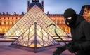 LOUVRE MÜZESİ SOYGUNUYLA BAĞLANTILI 2 KİŞİNİN SORGUSU DEVAM EDİYOR