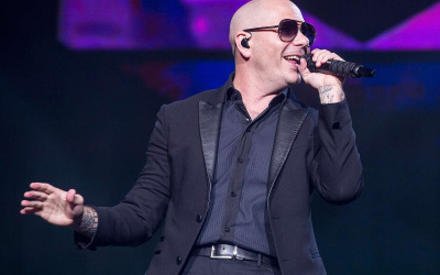 Pitbull Latin Music Week sahnesinde kariyerini anlattı, 2027 turnesini duyurdu