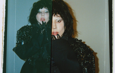 Ariana Grande'nin kırmızı halı etkinliğine izinsiz giren kişi Lady Gaga'nın konserinden kovuldu.