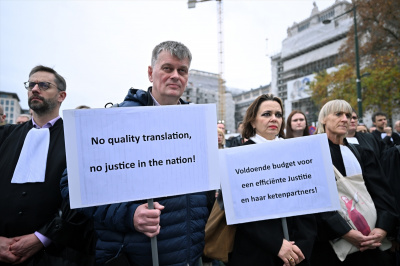 BRÜKSEL'DE YÜZLERCE YARGI MENSUBU 