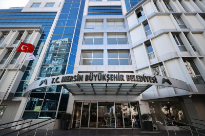 MERSİN BÜYÜKŞEHİR BELEDİYESİNDE POLİS EKİPLERİNCE ARAMA YAPILIYOR