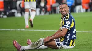 FENERBAHÇE, CENK TOSUN'UN AMELİYAT OLDUĞUNU AÇIKLADI