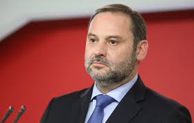 İSPANYA'DA ESKİ ULAŞTIRMA BAKANI MASKE YOLSUZLUĞUNDAN TUTUKLANDI