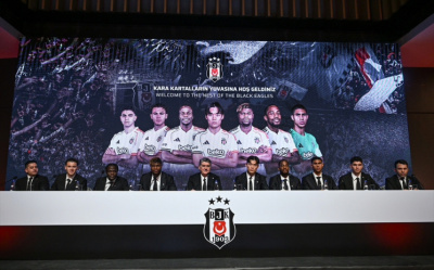 BEŞİKTAŞ, YENİ TRANSFERLERİ İÇİN İMZA TÖRENİ DÜZENLEDİ