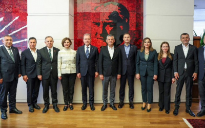 ÖZGÜR ÖZEL, CHP'Lİ BÜYÜKŞEHİR BELEDİYE BAŞKANLARIYLA GÖRÜŞTÜ