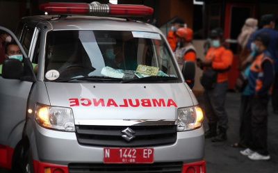 ENDONEZYA'DA OKUL KAMPÜSÜNDEKİ CAMİDE MEYDANA GELEN PATLAMALARDA 54 KİŞİ YARALANDI