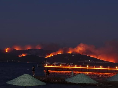MUĞLA'DA ORMAN YANGINI YERLEŞİM YERLERİNE İLERLİYOR, BİN 120 KİŞİ TAHLİYE EDİLDİ