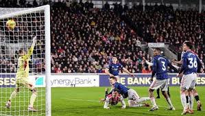 LİDER ARSENAL'A BRENTFORD ÇELMESİ