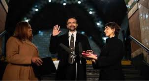 NEW YORK'TA ZOHRAN MAMDANİ DÖNEMİ: KUR'AN-I KERİM ÜZERİNE EL BASARAK YEMİN ETTİ