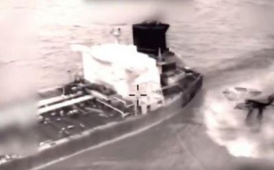 ABD KARAYİPLER'DE BİR PETROL TANKERİNE EL KOYDU