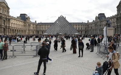 LOUVRE MÜZESİ İÇİN GÜVENLİK ÖNLEMLERİ ARTIRILACAK