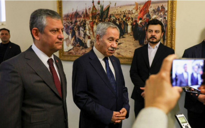 ÖZGÜR ÖZEL'DEN BÜLENT ARINÇ'A ZİYARET