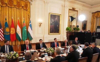 TRUMP, ORTA ASYA LİDERLERİNİ BEYAZ SARAY'DA AĞIRLADI