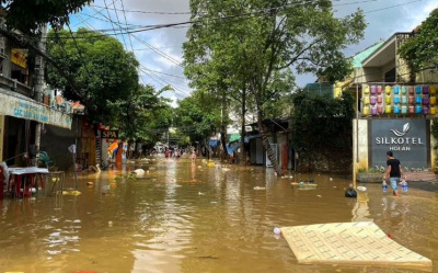 VİETNAM'DAKİ SEL FELAKETİNDE ÖLÜ SAYISI 13'E YÜKSELDİ