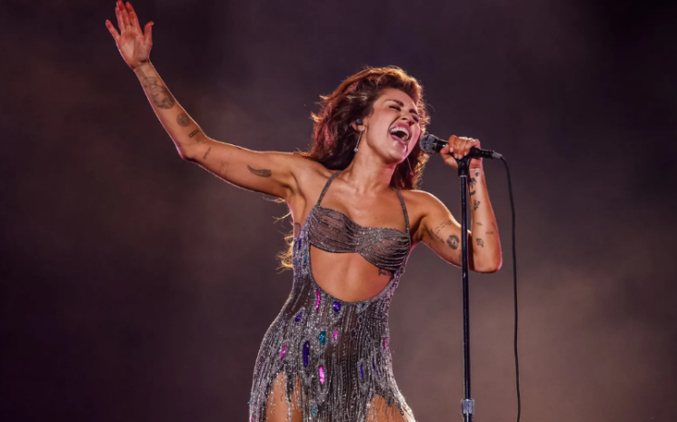 Miley, yeni albümü Bass Persuades'i yayımladı