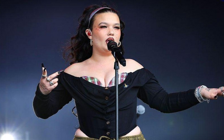 Lola Young 2027 Kuzey Amerika turnesini duyurdu
