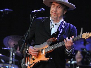 Bob Dylan zirveye oynuyor.