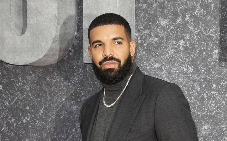 Drake yeni şarkısı \"Toosie Slide\"ın klibini paylaştı.