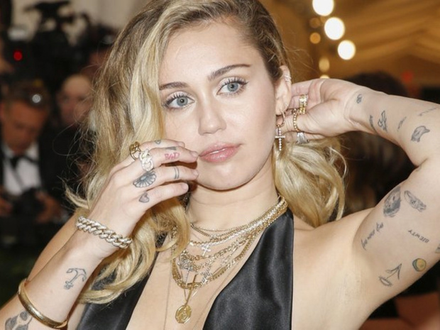 Miley Cyrus  Super Bowl öncesinde \"TikTok Tailgate\" de performans sergileyecek.