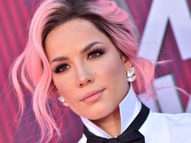 Halsey çocuk yaptıktan sonra tüm karnını dövme ile kaplatacak