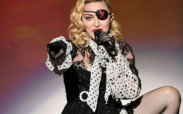 Madonna protesto yürüyüşlerine katıldı.