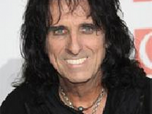 Alice Cooper'dan ekibine destek