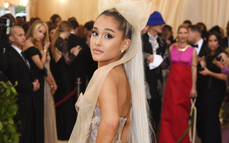 Ariana Grande ağrıları ile başetmenin yolunu buldu