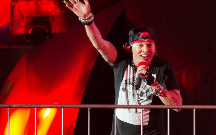 Axl Rose yeni şarkısından bir bölüm paylaştı