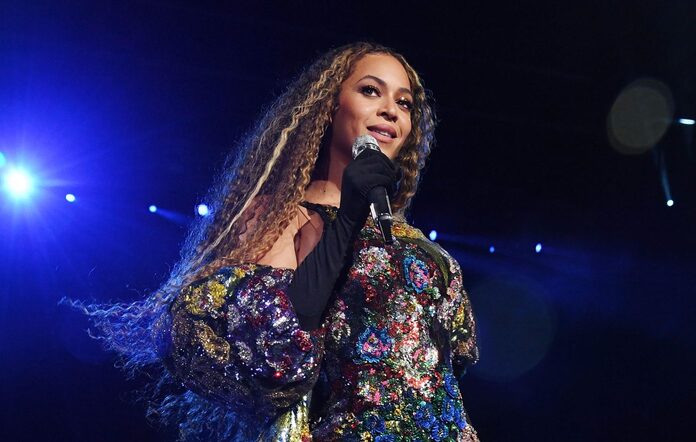 Beyonce, yedi yıl aradan sonra ilk kez tek başına turneye çıktı.