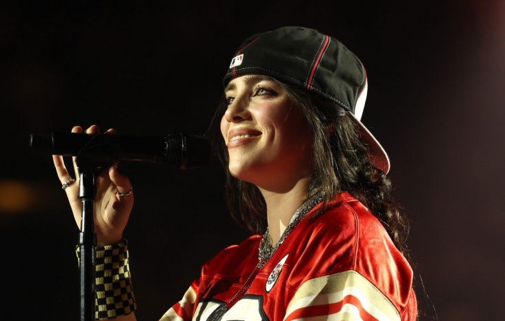 Billie Eilish Met Gala'daki görüntülerinin yapay zeka olduğunu açıkladı