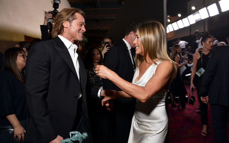 Jennifer Aniston  ve Brad Pitt SAG Ödül Törenin'de bir araya geldiler