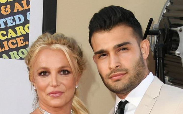 Britney Spears bebeklerini kaybettiklerini duyurdu.