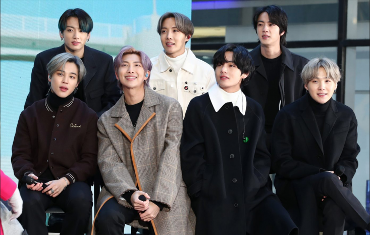 BTS, birçok ismin yer aldığı yeni albümleri 'ARIRANG'ın şarkı listesini paylaştı.
