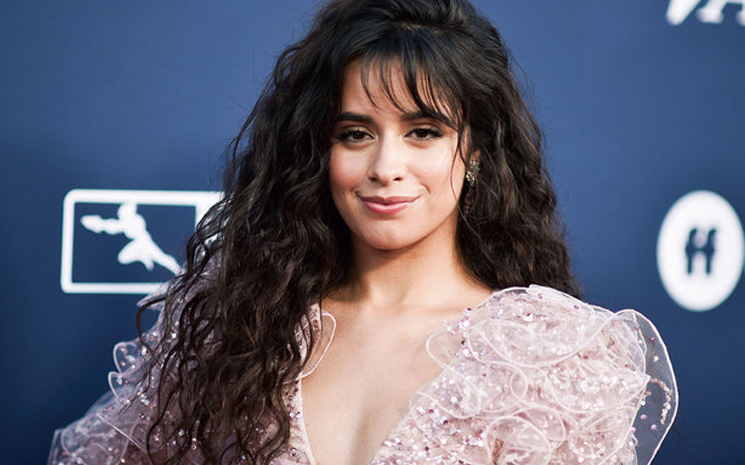 Camila Cabello neden aynı anda iki single çıkardığını açıkladı.