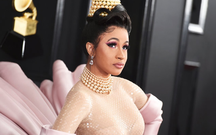 Cardi B instagram hesabından eşi Offset ve kızı Kulture ile fotoğraf paylaştı.