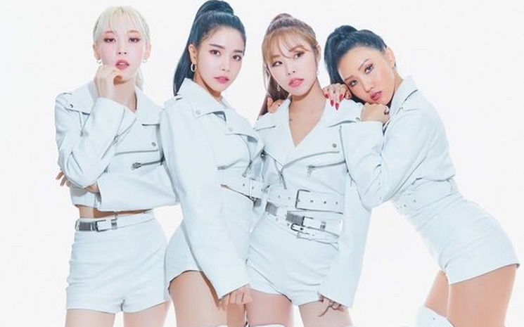 Ünlü K-POP grubu Mamamoo'nun yeni albümü: \"Reality in Black\"