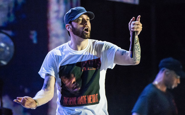 Chris D'Elia, Logic ve Eminem'in yeni şarkısında yer alıyor