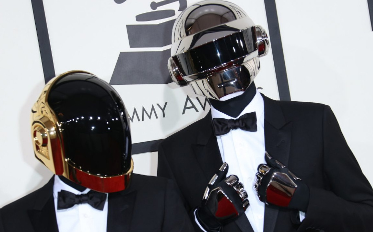 Daft Punk'tan Thomas Bangalter bir film için kaydettiği yeni şarkı ile gündeme geldi.