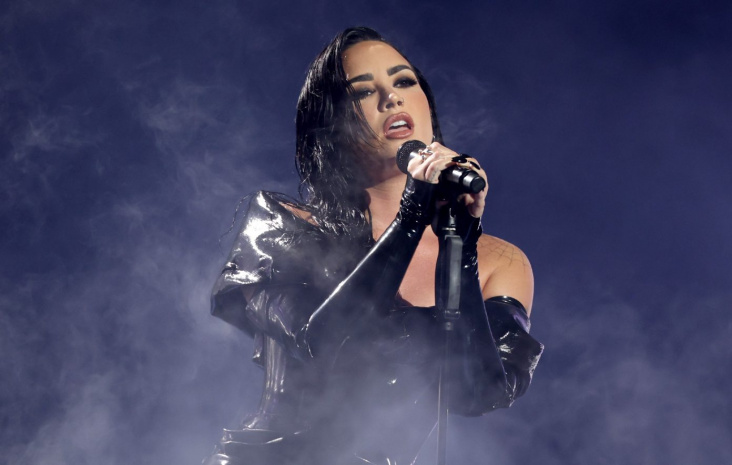 Demi Lovato bir daha turneye çıkıp çıkmayacağından emin olmadığını açıkladı