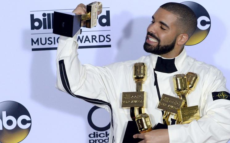 Drake, Beatles 'ın rekorunu kırdı