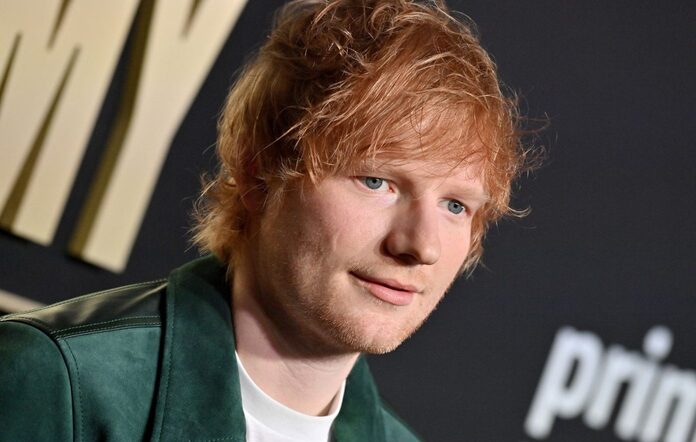 Ed Sheeran belgesel filmini izlerken çok rahat hissetmediğini söyledi.