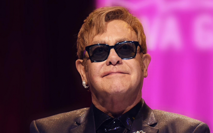 Elton John'un Living Room Konseri 8 milyon dolar topladı.