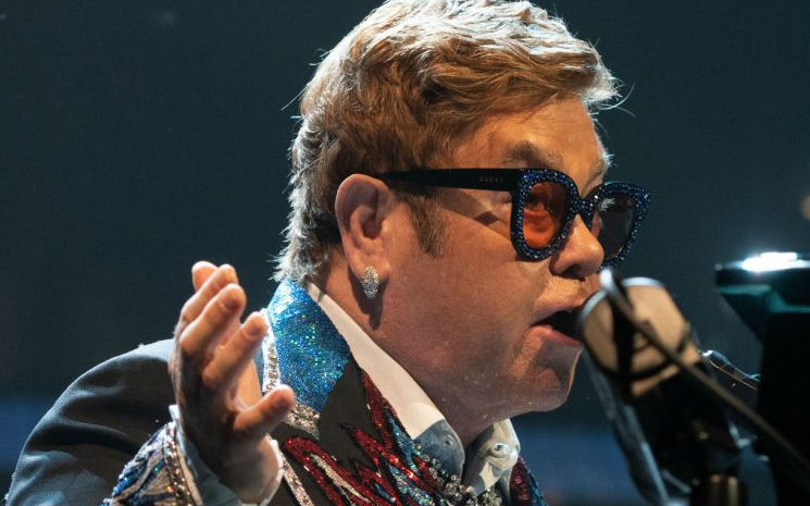 Elton John'a özel Royal Pullar!