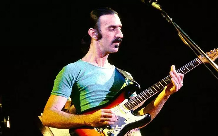 Frank Zappa'nın hologramı sahnelere çıkacak