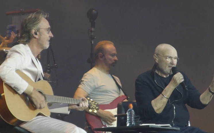 Phil Collins Berlin'de konser verdi.