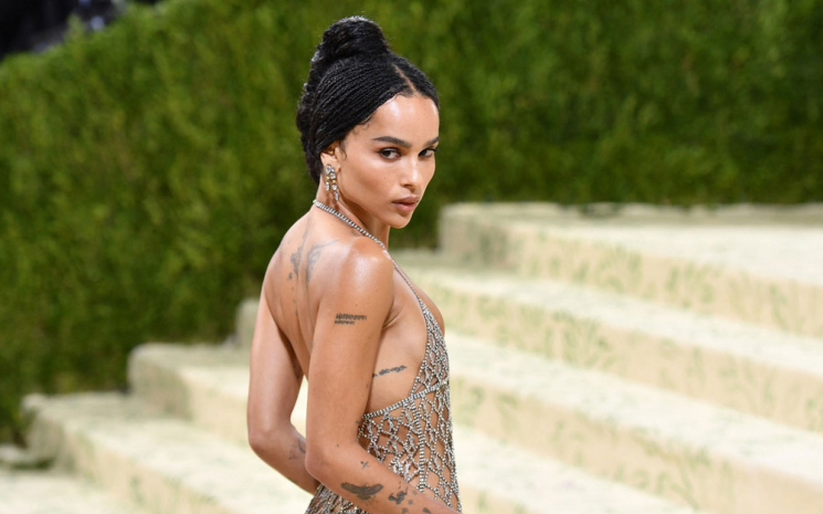 Zoë Kravitz, ilk solo albümü için çalışmalara başladığını duyurdu.