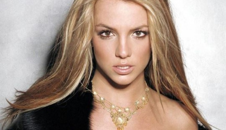 Britney'in annesi görevi devralmak istiyor.