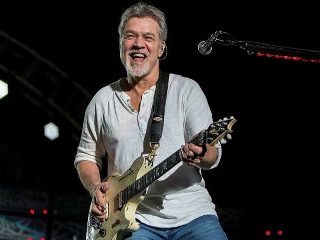 Eddie Van Halen'ın gitarları 422.000 dolara satıldı