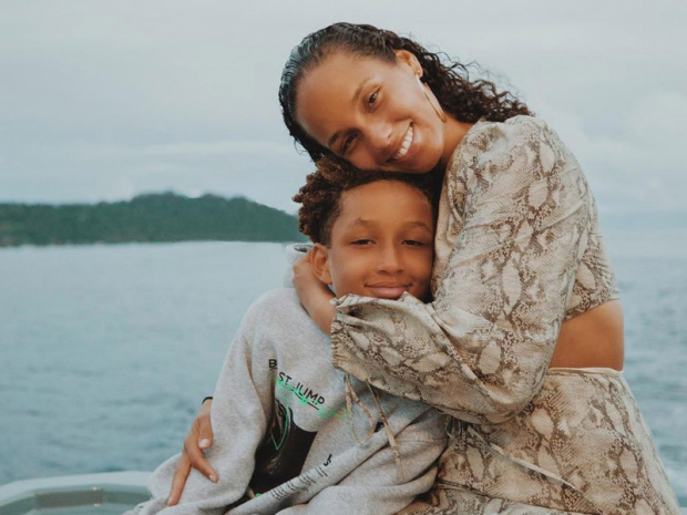Alicia Keys 10 yaşındaki oğluyla düet yaptı.